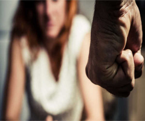 Donne vittime di violenza: avviso pubblico della Regione per sostenerle