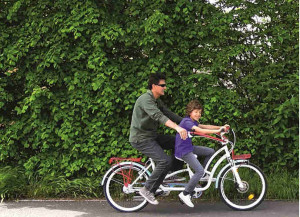 Autismo, tutti in pista con la bici degli abbracci