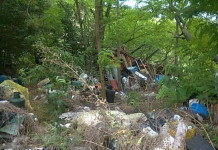 Campobasso, migranti e volontari ripuliscono la discarica abusiva di Monte Vairano