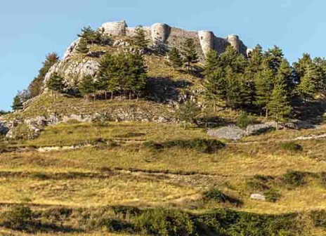 Roccamandolfi, dall’antica fortezza al resort da sogno, via al concorso di idee