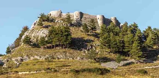 Roccamandolfi, dall’antica fortezza al resort da sogno, via al concorso di idee