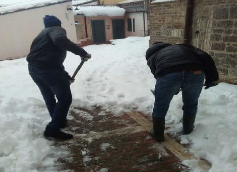 Campobasso migranti pulizia neve centro storico