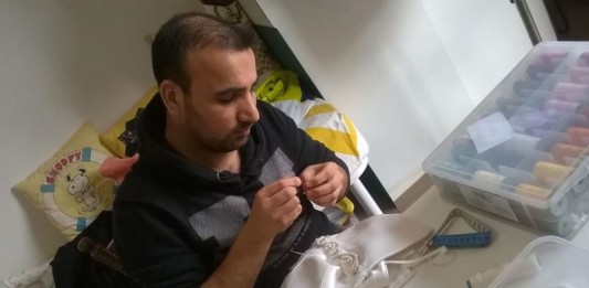 Maria, Imtiaz e il vestito che rinasce insieme a loro. Una storia speciale Imitiaz al lavoro