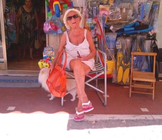 Gina sotto casa