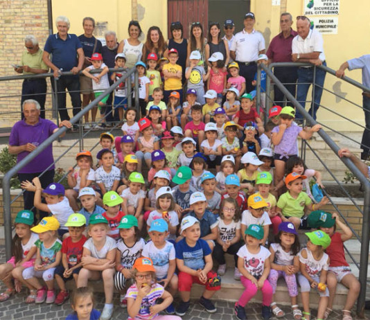 Bimbi e nonni in piazza a San Salvo per una mattinata con i Vigili bimbo 2000