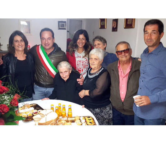 Nonna Gennarina compie 100 anni: Montenero di Bisaccia festeggia con lei