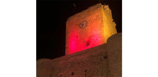 San Valentino: il castello Svevo si illumina di rosso per la festa degli innamorati san valentino